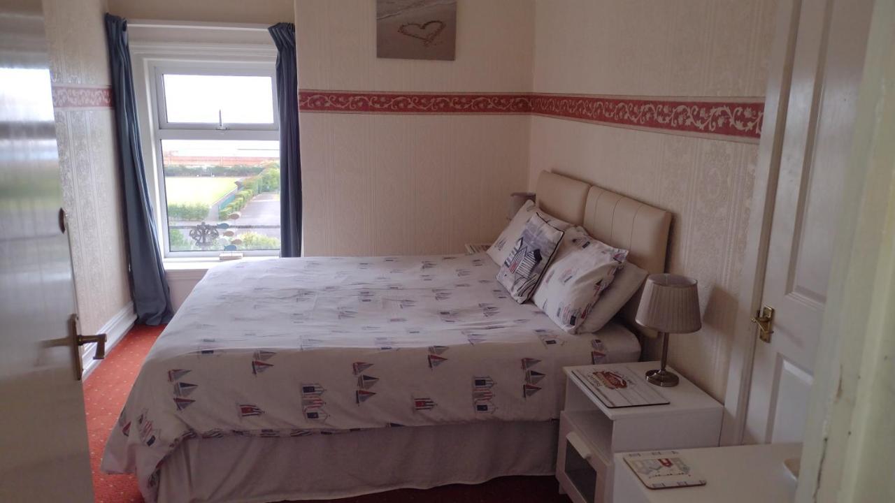 Апартаменты The Kathrene Second Floor Sea View Флитвуд Экстерьер фото