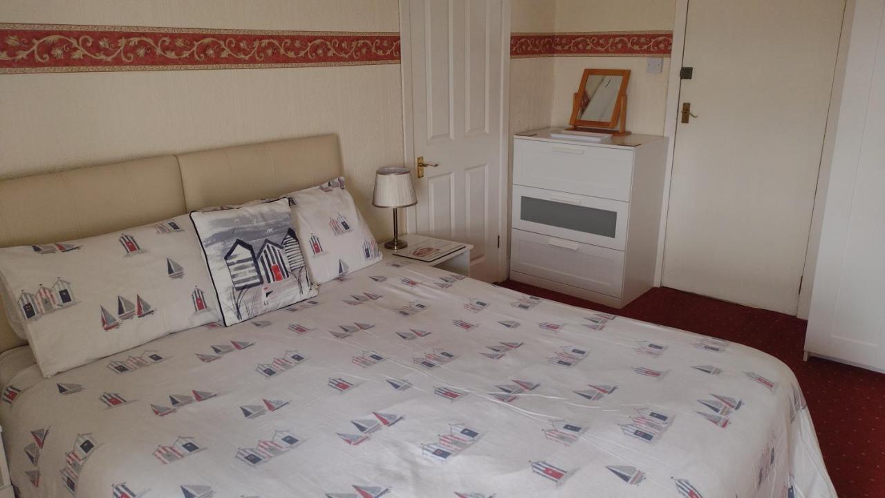 Апартаменты The Kathrene Second Floor Sea View Флитвуд Экстерьер фото